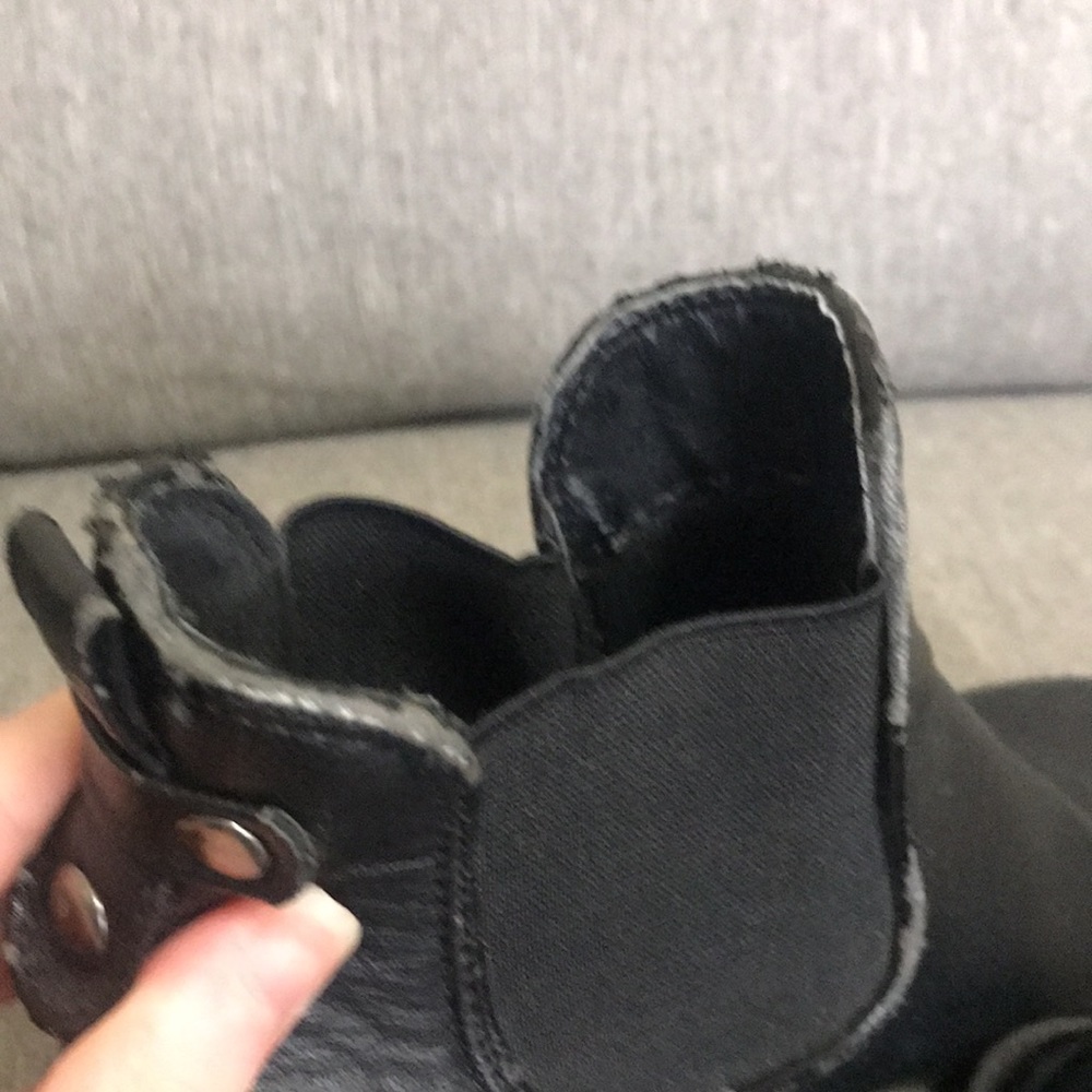Soda Black Chelsea Boots - Picture 6 of 8